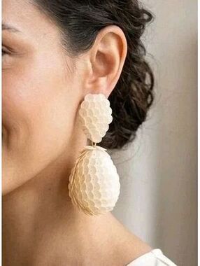 Tuckernuck Jewelry Opal Ivory Sequin Sandra Drop Earrings NWOT